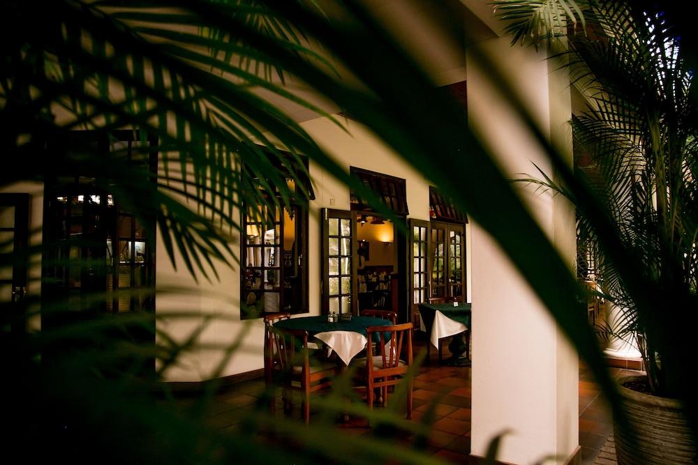 Bronte Hotel Harare Kültér fotó